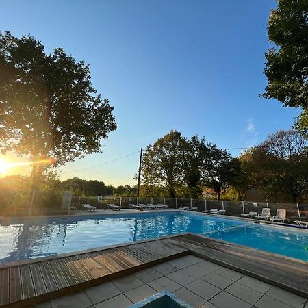 Emplacement Tente Camping Car Saint-Aubin-de-Nabirat Extérieur photo